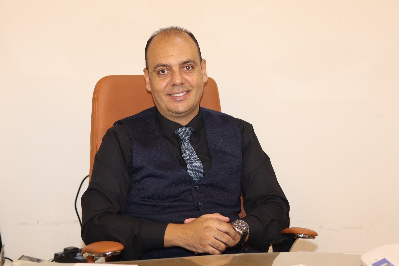 د. عماد شاهين - أخصائى الأطفال وحديثى الولادة